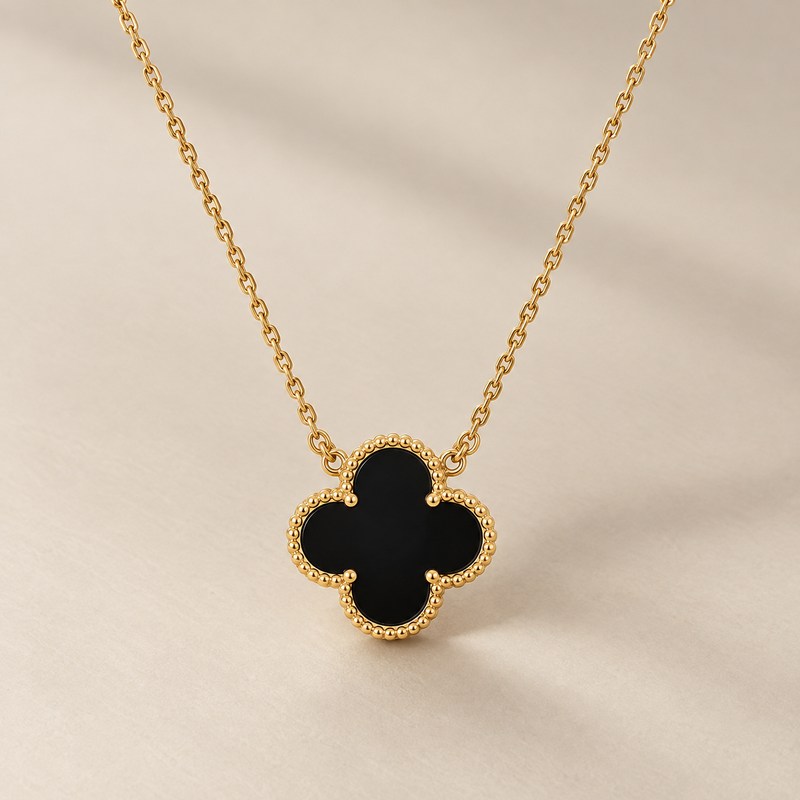 Van Cleef & Arpels — Vintage Alhambra pendant — AI से निर्मित चित्र